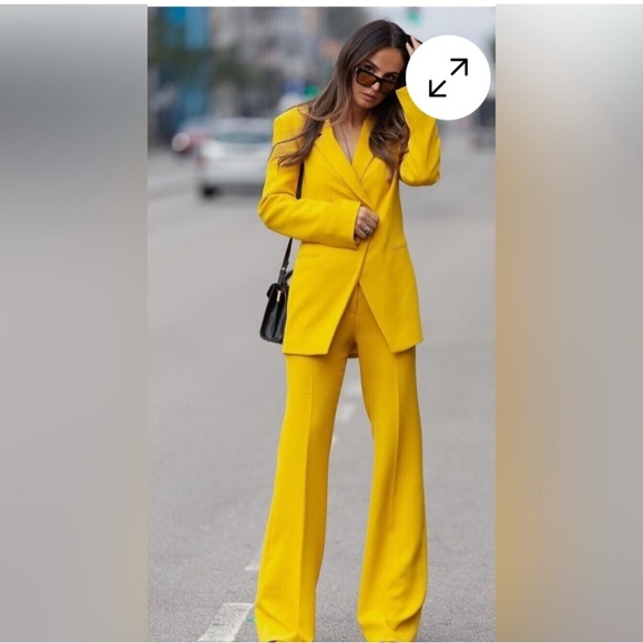 Zara Elegant Textured Flare pants in yellow. - Picture 2 of 9